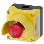 Купить 3SU1801-0NA00-2AC2 (3SU18010NA002AC2, 3SU18O1-ONAOO-2AC2, 3SU18O1ONAOO2AC2) ПОСТ УПРАВЛЕНИЯ, 22MM, С КРУГЛЫМ ВЫРЕЗОМ, МАТЕРИАЛ КОРПУСА - ПЛАСТИК, КРЫШКА КОРПУСА - ЖЁЛТАЯ, 1 ТОЧКА УПРАВЛЕНИЯ, ПЛАСТИК, С ЗАЩИТНЫМ КОЗЫРЬКОМ, A=АВАРИЙНАЯ ГРИБОВИДНАЯ КНОКА, КРАСНАЯ, 40MM, ДЕБЛОКИРОВКА ПОВОРОТОМ, 1НЗ, ВИНТОВЫЕ КЛЕММЫ, МОНТАЖ КОНТАКТНЫХ МОДУЛЕЙ - НА ОСНОВАНИИ КОРПУСА,